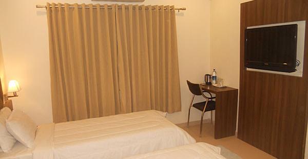Hotel The Evergrand Palace Rajkot Exterior foto