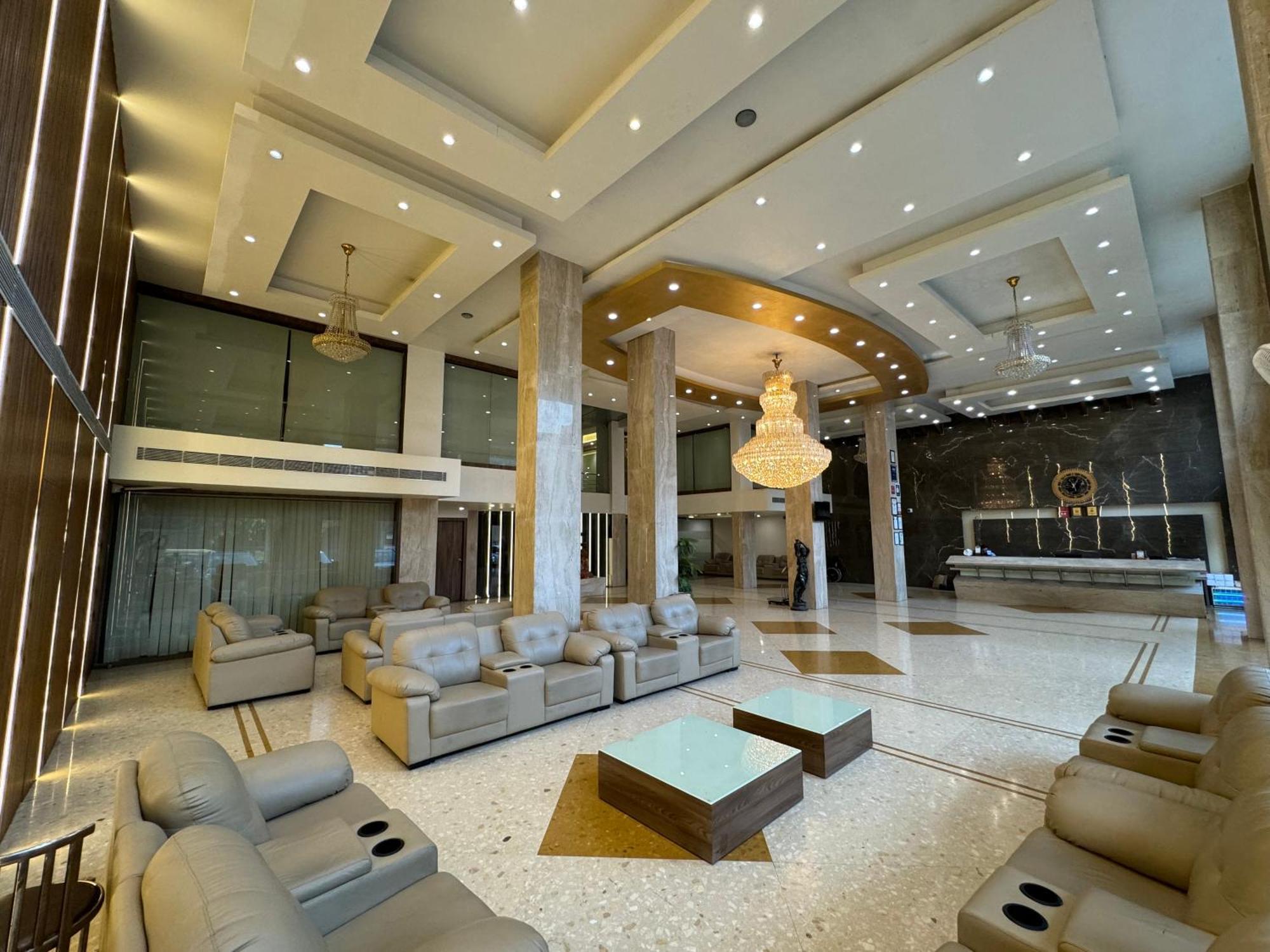 Hotel The Evergrand Palace Rajkot Exterior foto
