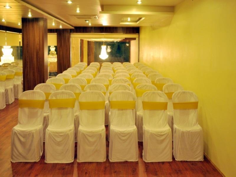 Hotel The Evergrand Palace Rajkot Exterior foto