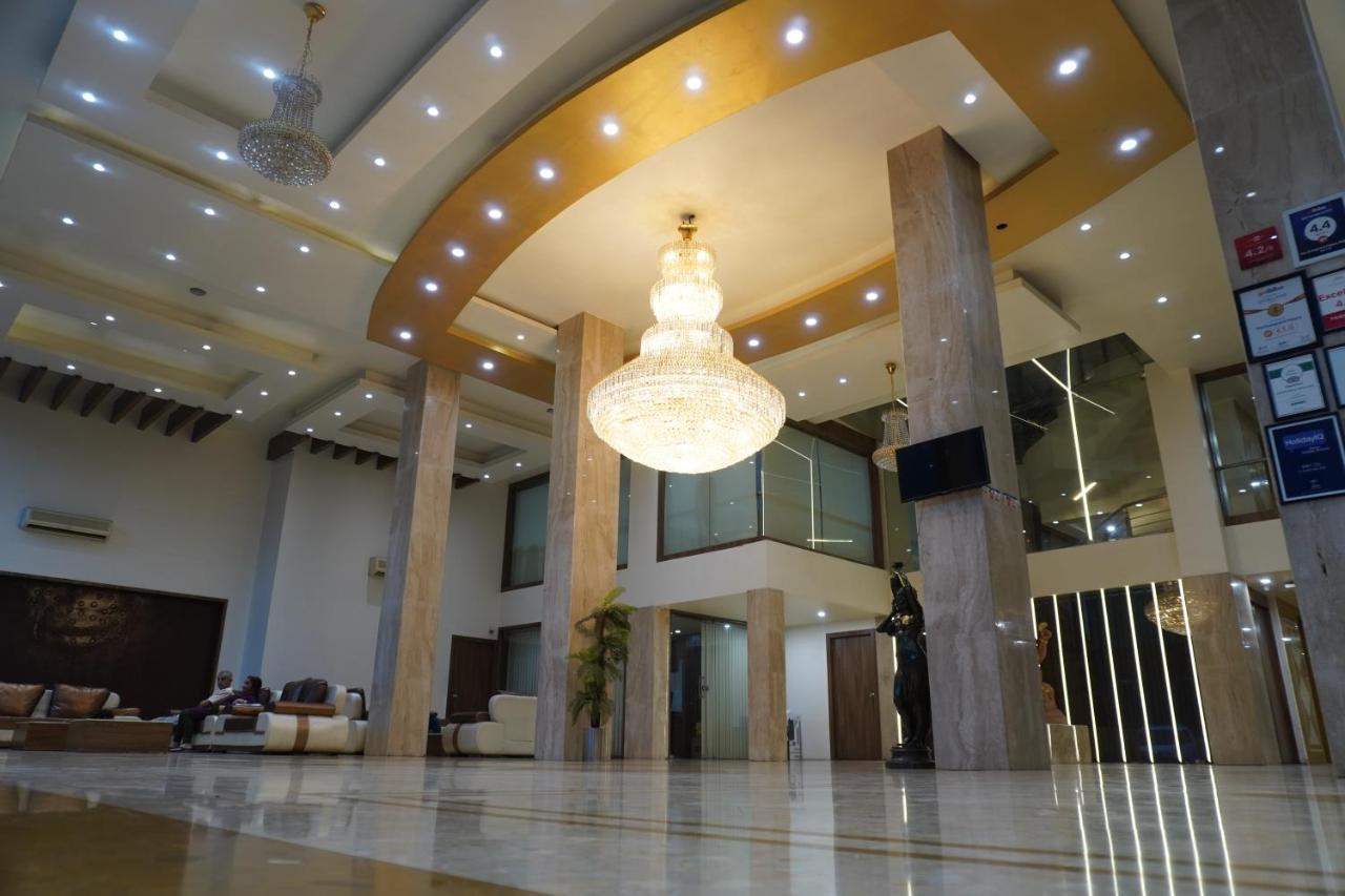 Hotel The Evergrand Palace Rajkot Exterior foto