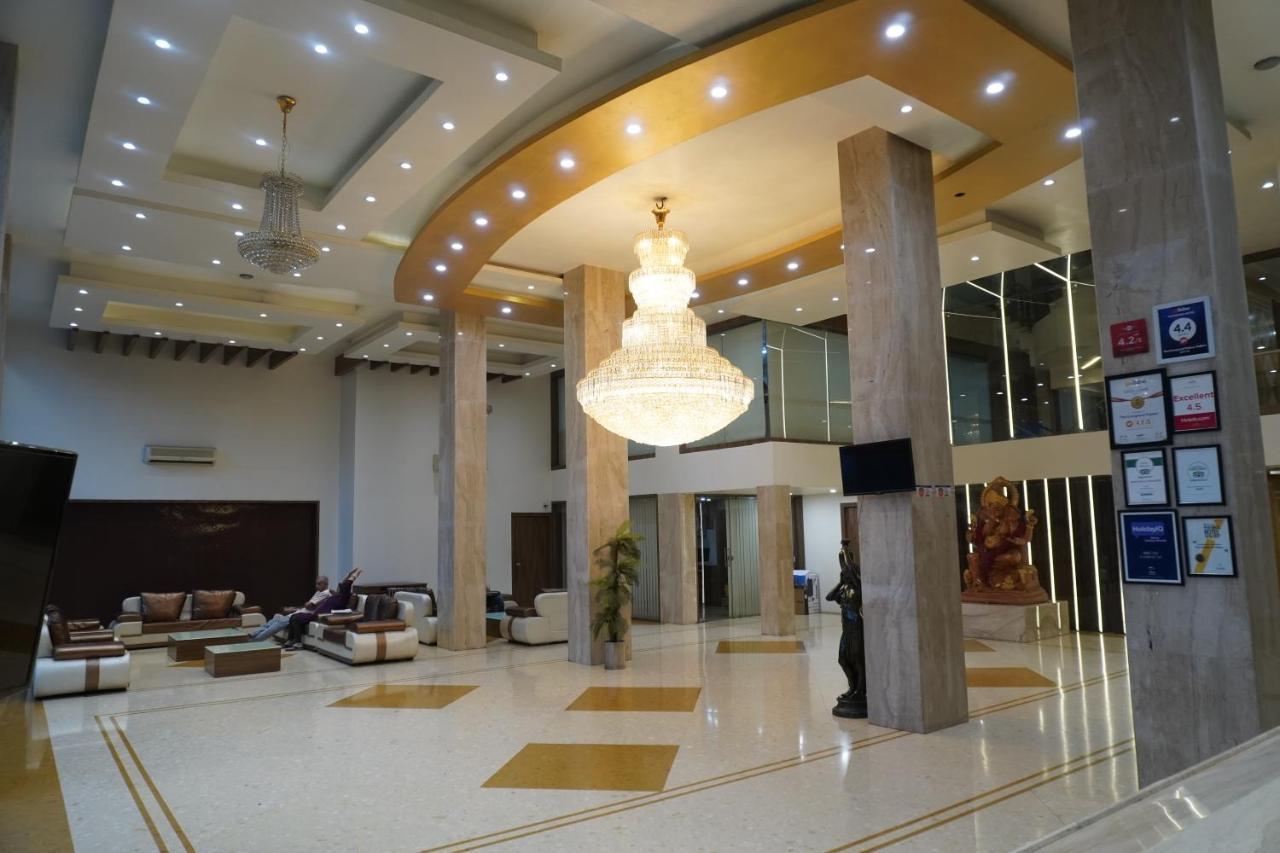 Hotel The Evergrand Palace Rajkot Exterior foto